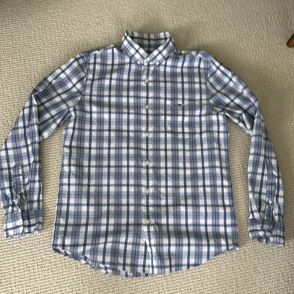 Vineyard Vines Men’s shirt size M. Slim fit Tucker.